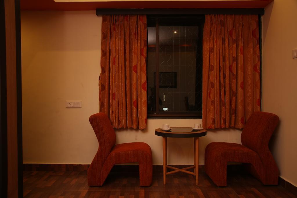 Hotel Trimoorti Calcuta Habitación foto